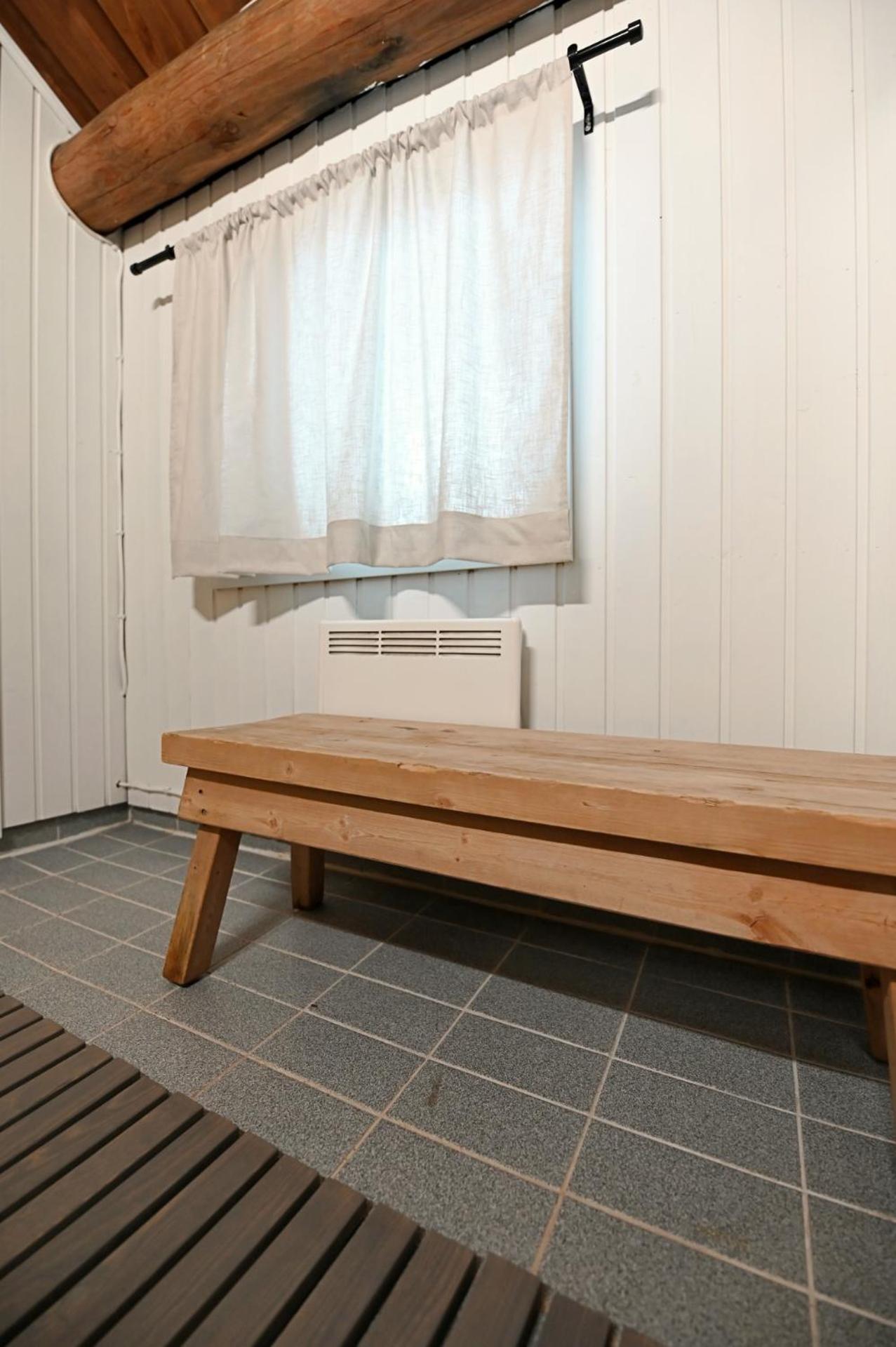 Classic Log Cabin Ski-In Ski-Out Levi Room photo