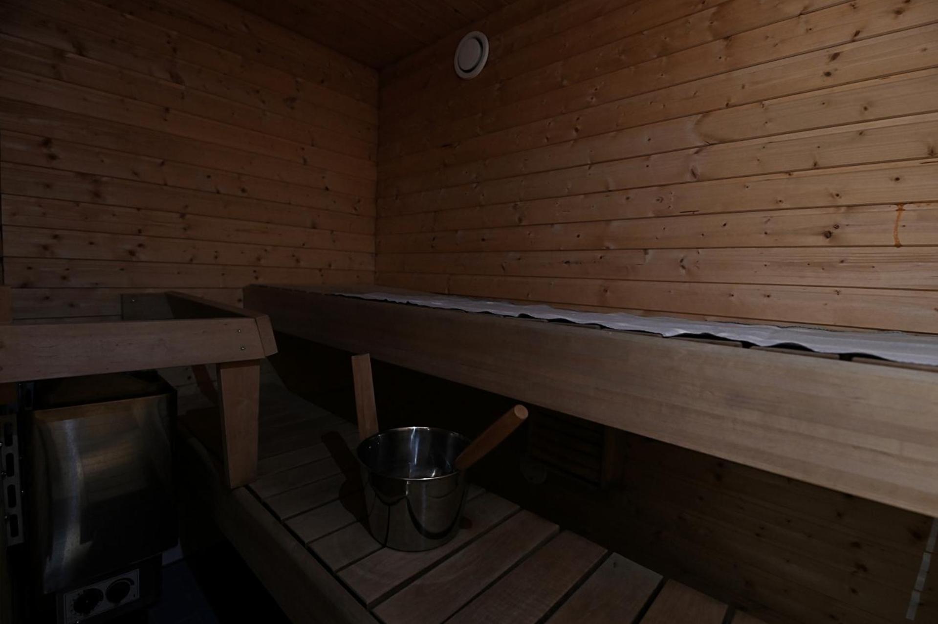 Classic Log Cabin Ski-In Ski-Out Levi Room photo