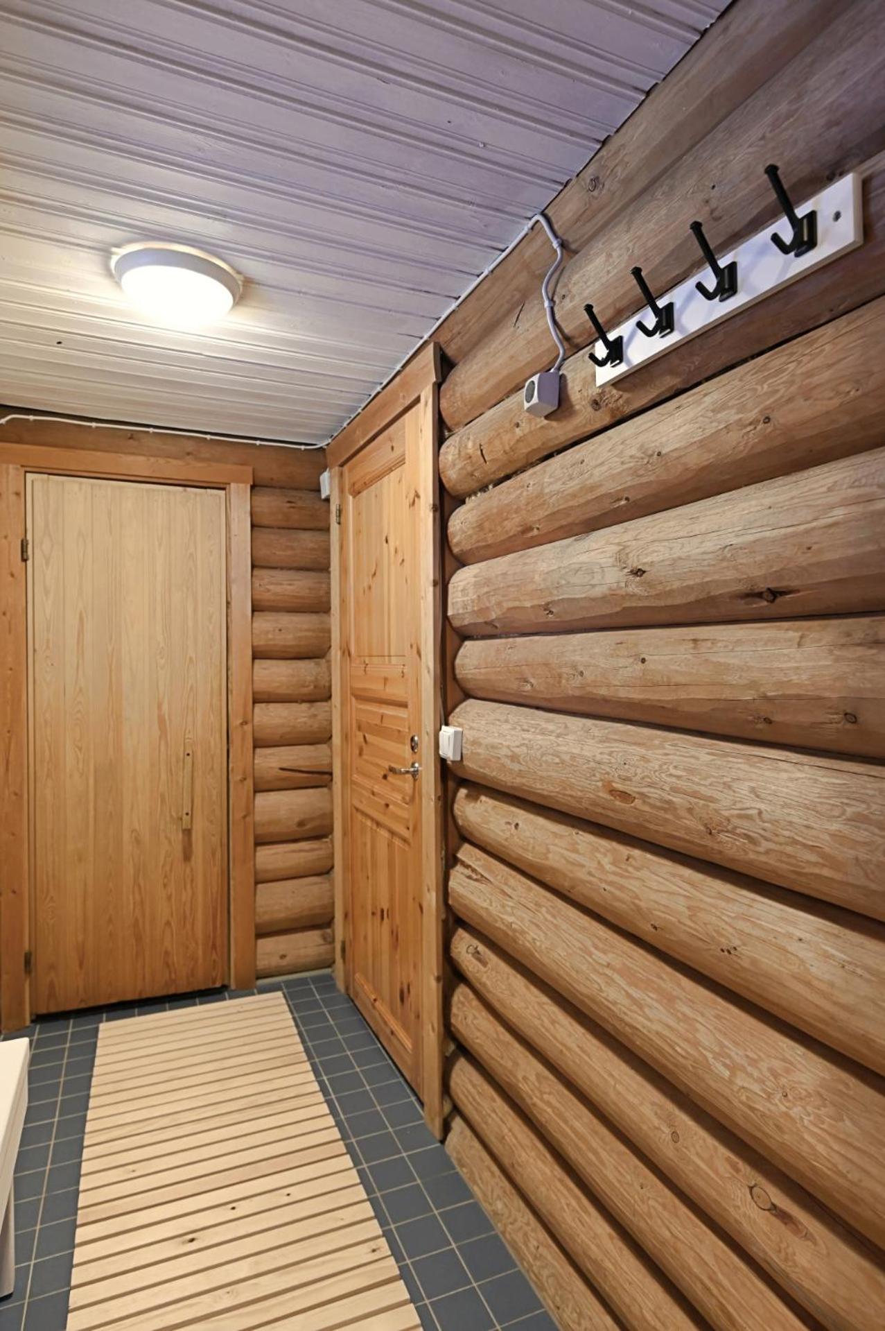 Classic Log Cabin Ski-In Ski-Out Levi Room photo