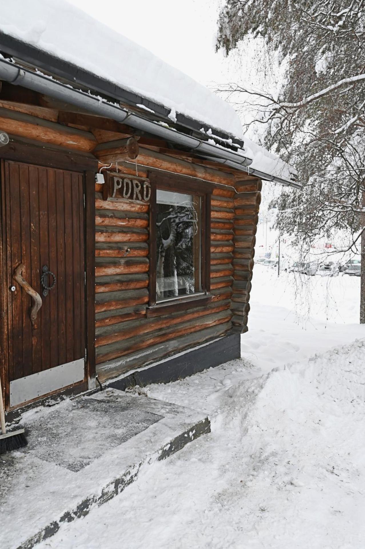 Classic Log Cabin Ski-In Ski-Out Levi Exterior photo