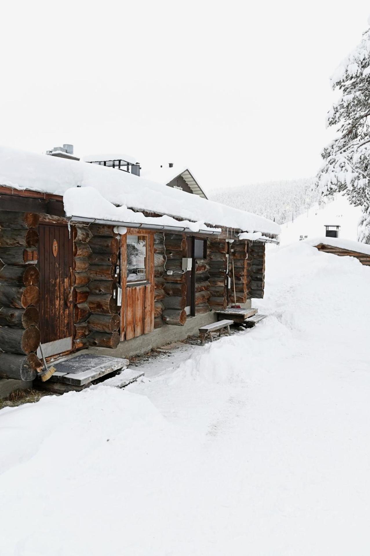 Classic Log Cabin Ski-In Ski-Out Levi Exterior photo