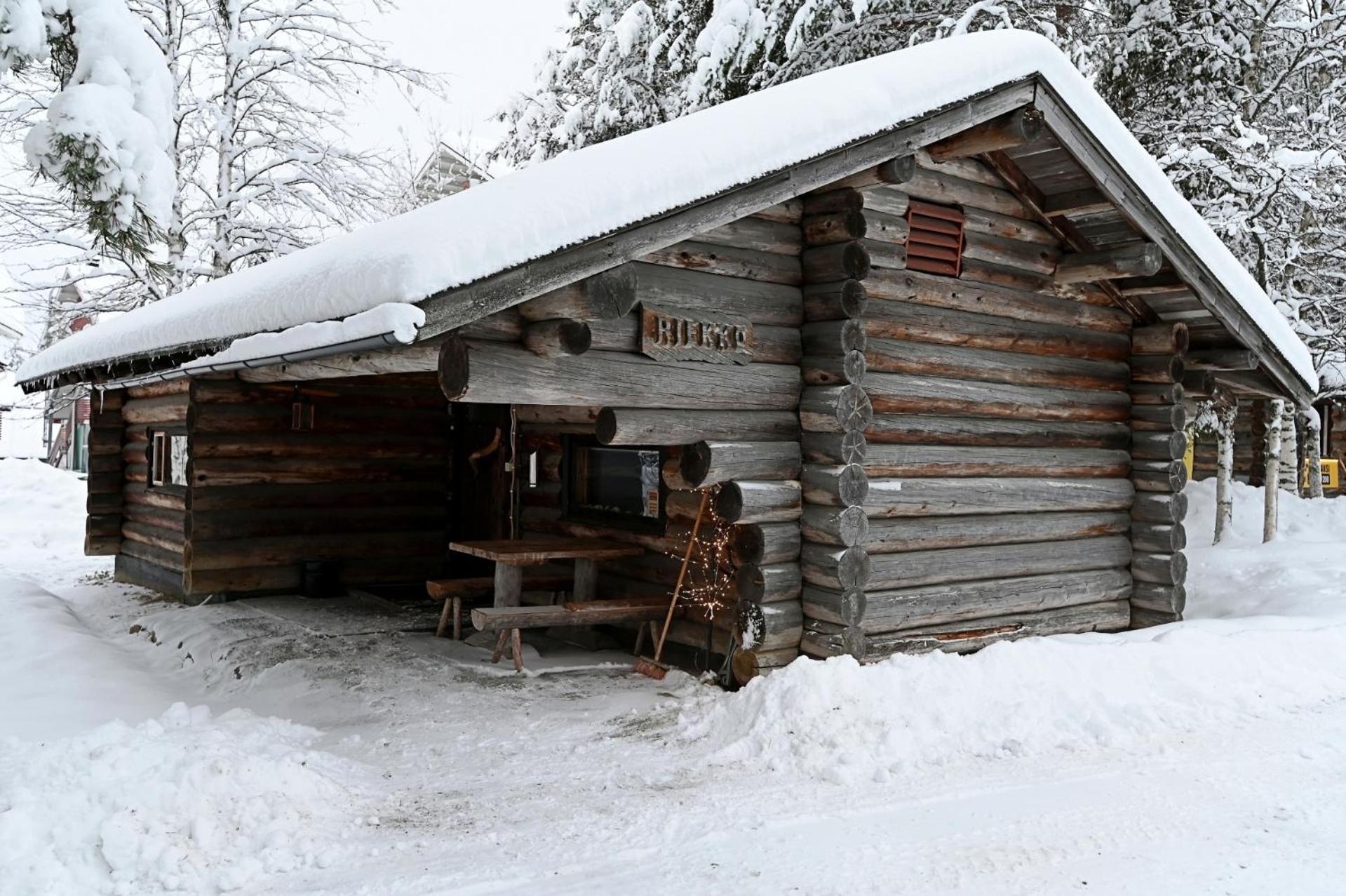 Classic Log Cabin Ski-In Ski-Out Levi Exterior photo