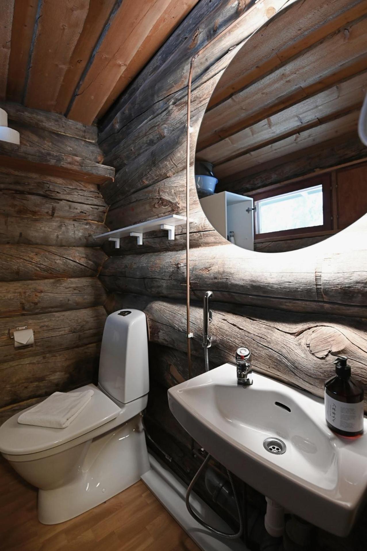 Classic Log Cabin Ski-In Ski-Out Levi Room photo